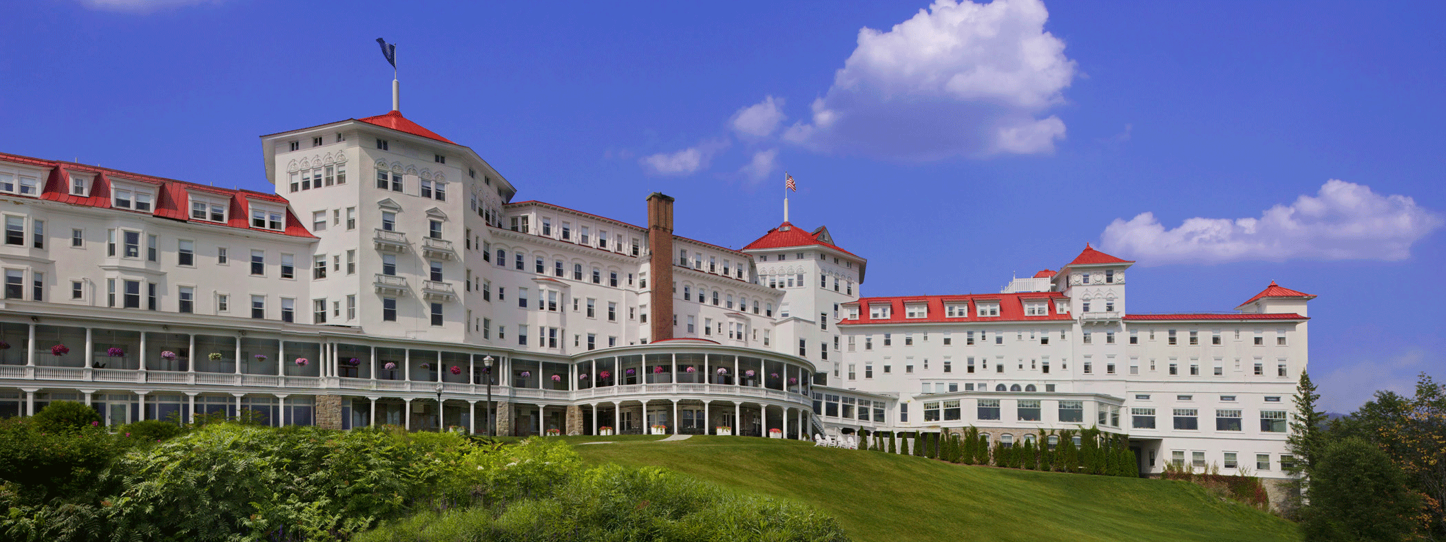 The stately Omni Mount Washington Resort.