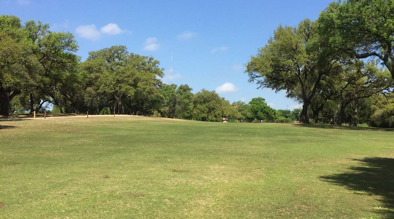 A gentle bend on one of Muny's many doglegs.