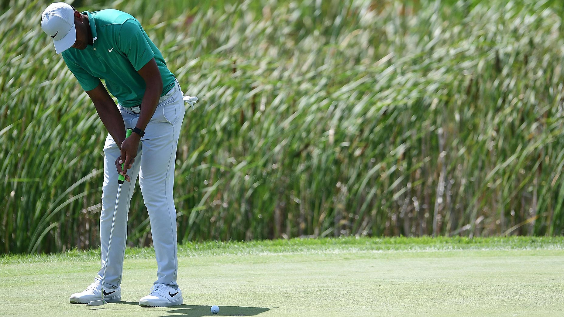 tony finau putts at 3m open