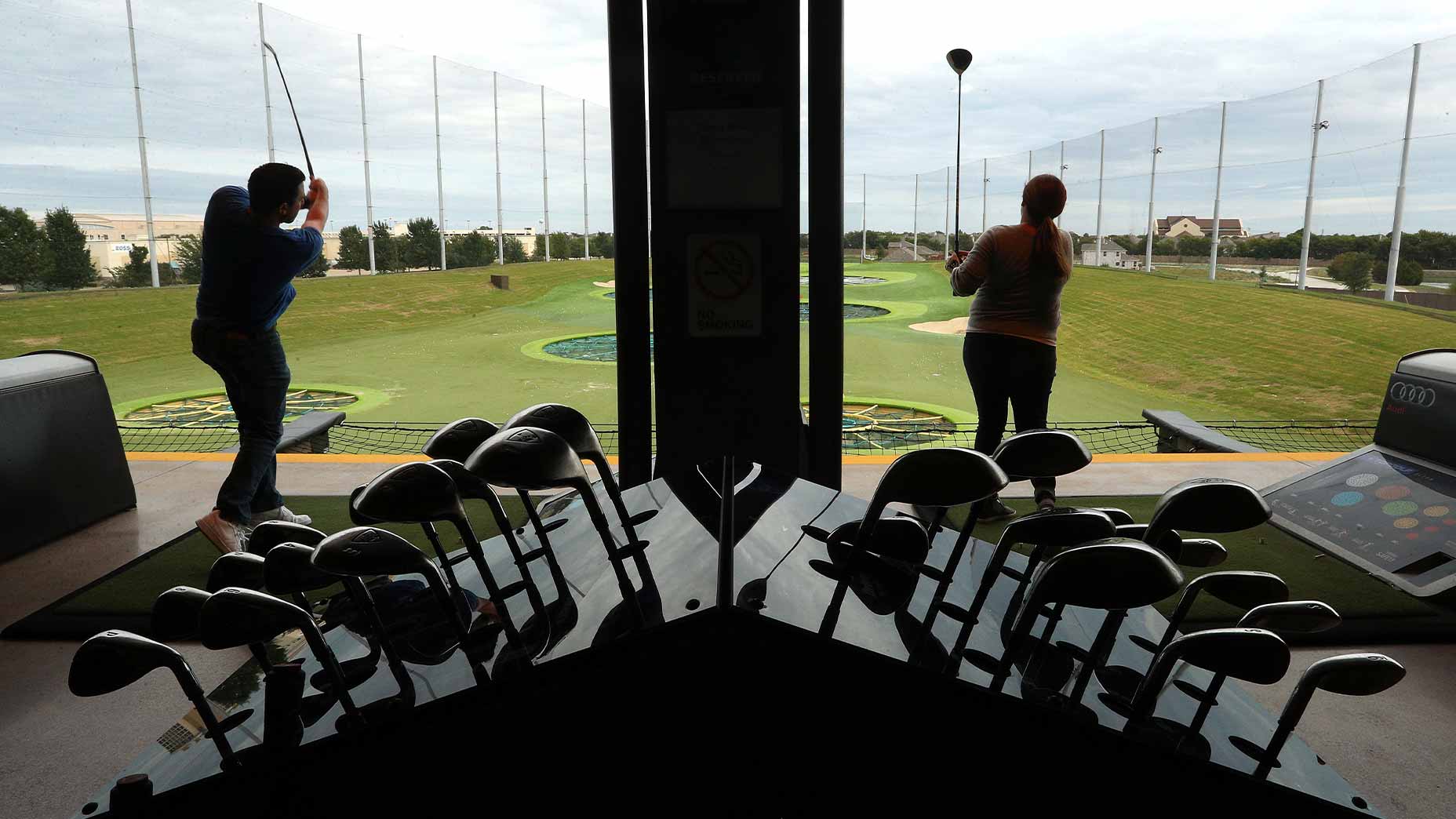 golfers play topgolf