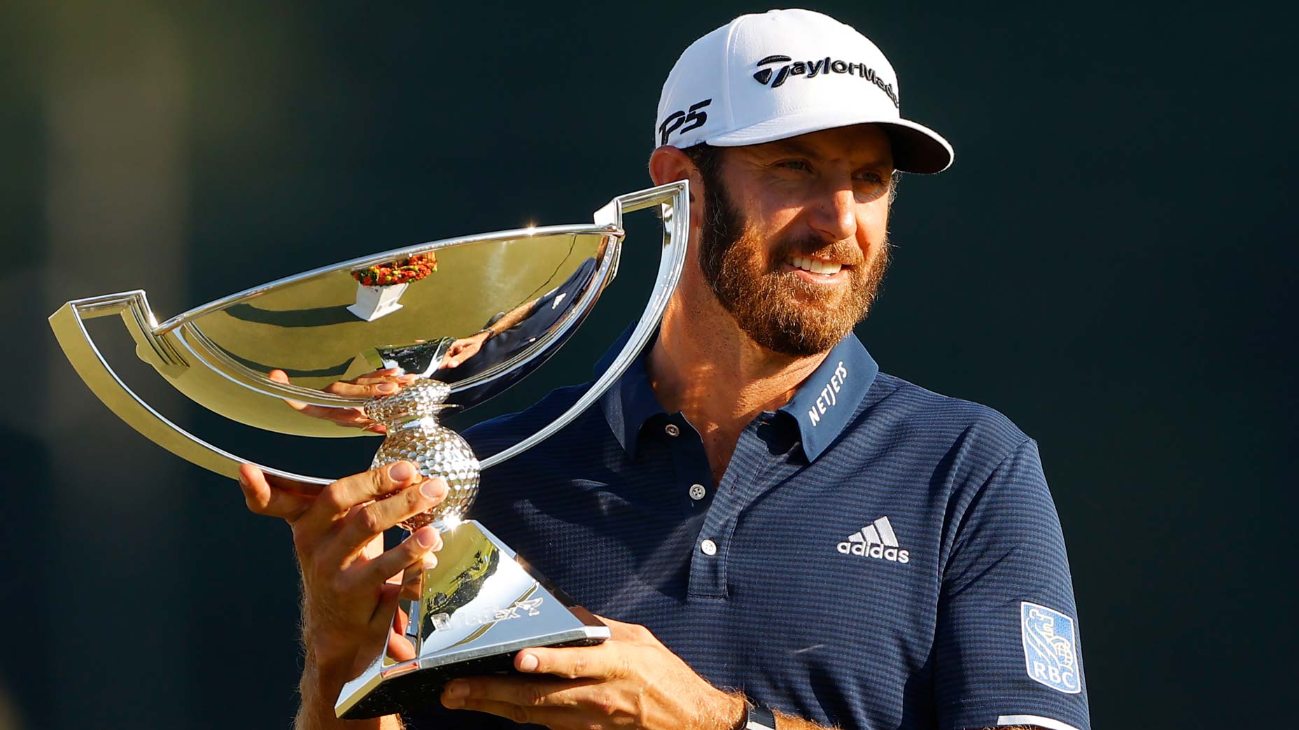 dustin johnson with fedex cup strophy