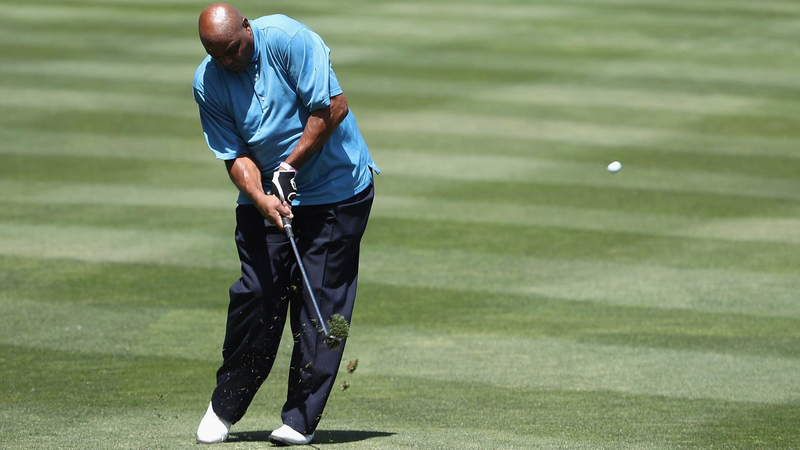 charles barkley hitting a golf shot