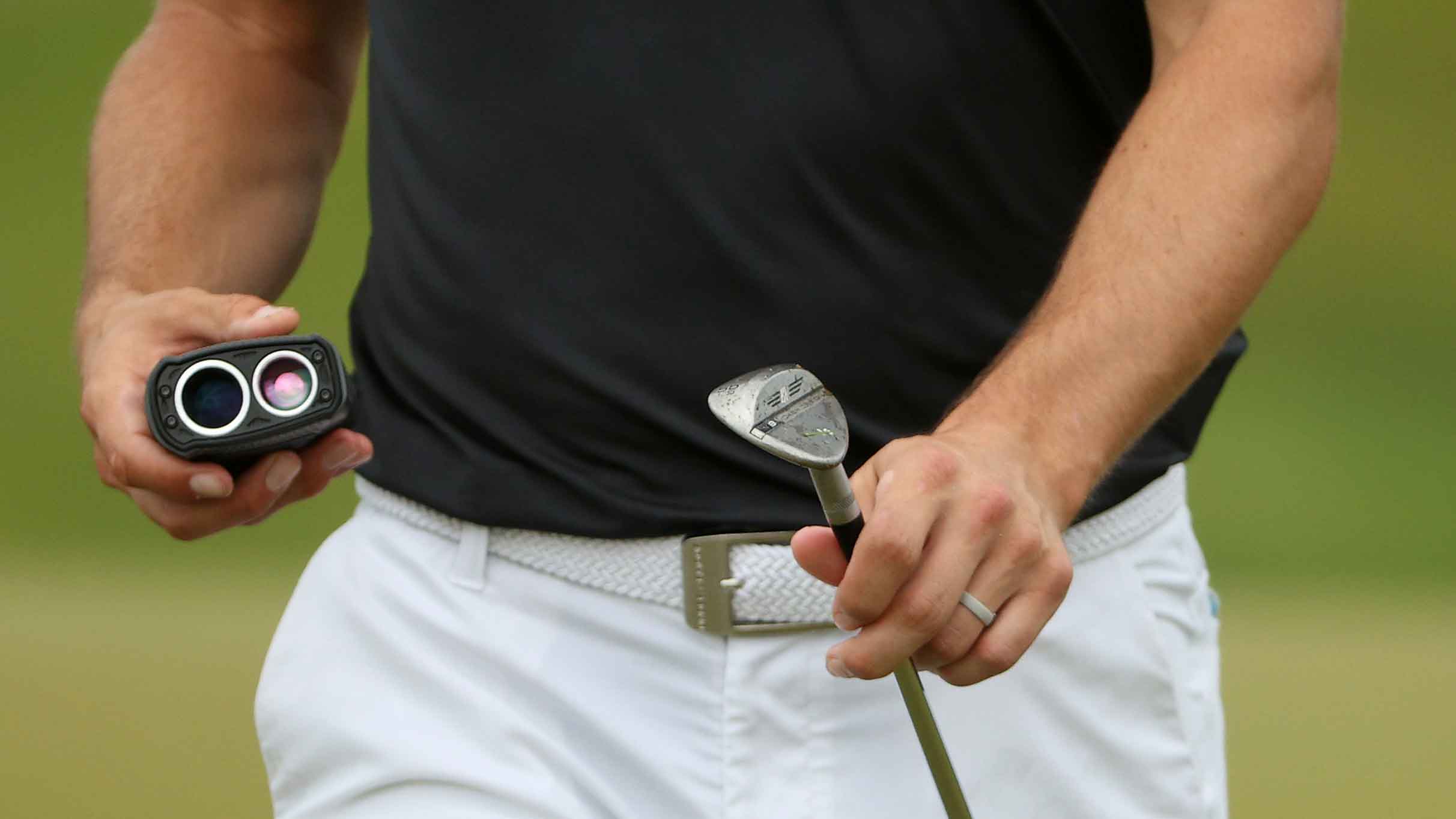jordan spieth with rangefinder