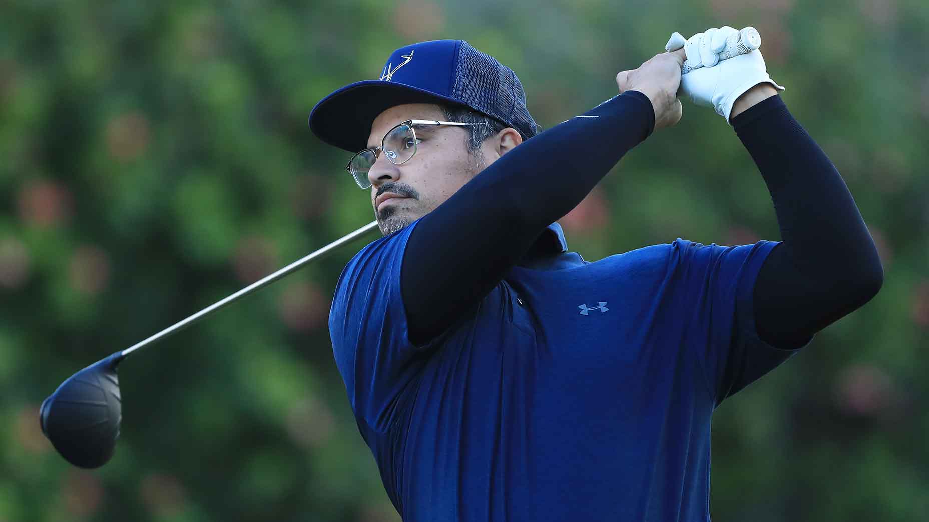 michael pena swings driver