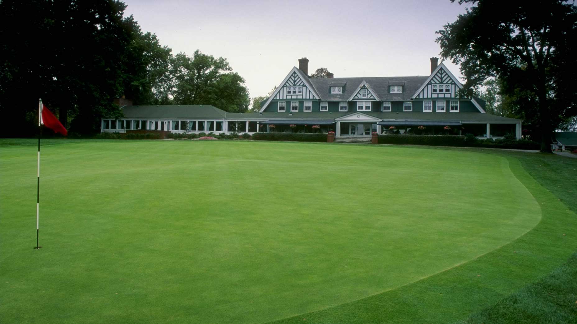 oakmont clubhouse