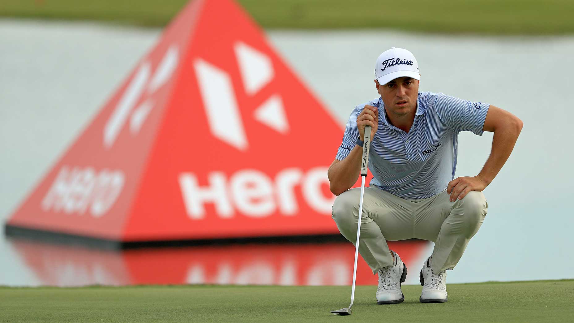 Justin Thomas lines up putt during 2019 Hero World Challenge