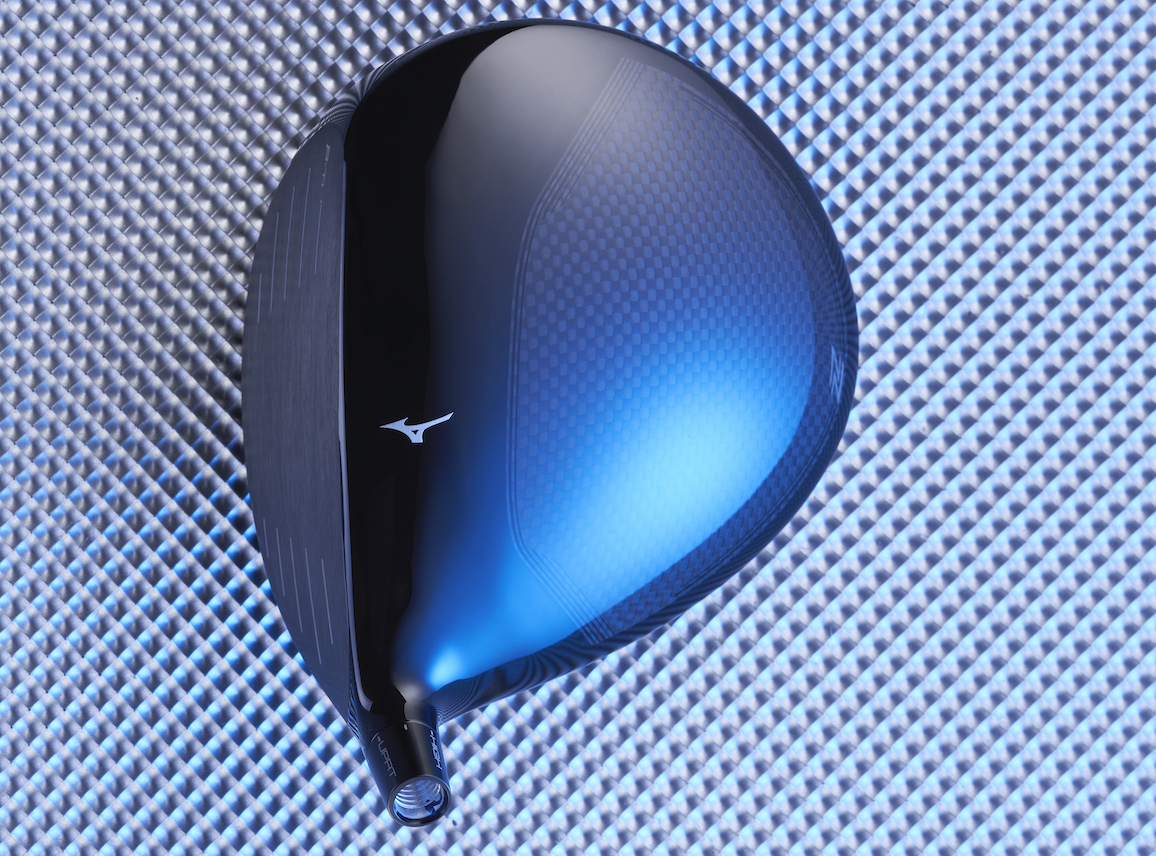 A look at the carbon composite crown and Beta-Ti face of Mizuno's ST-Z 220 driver.