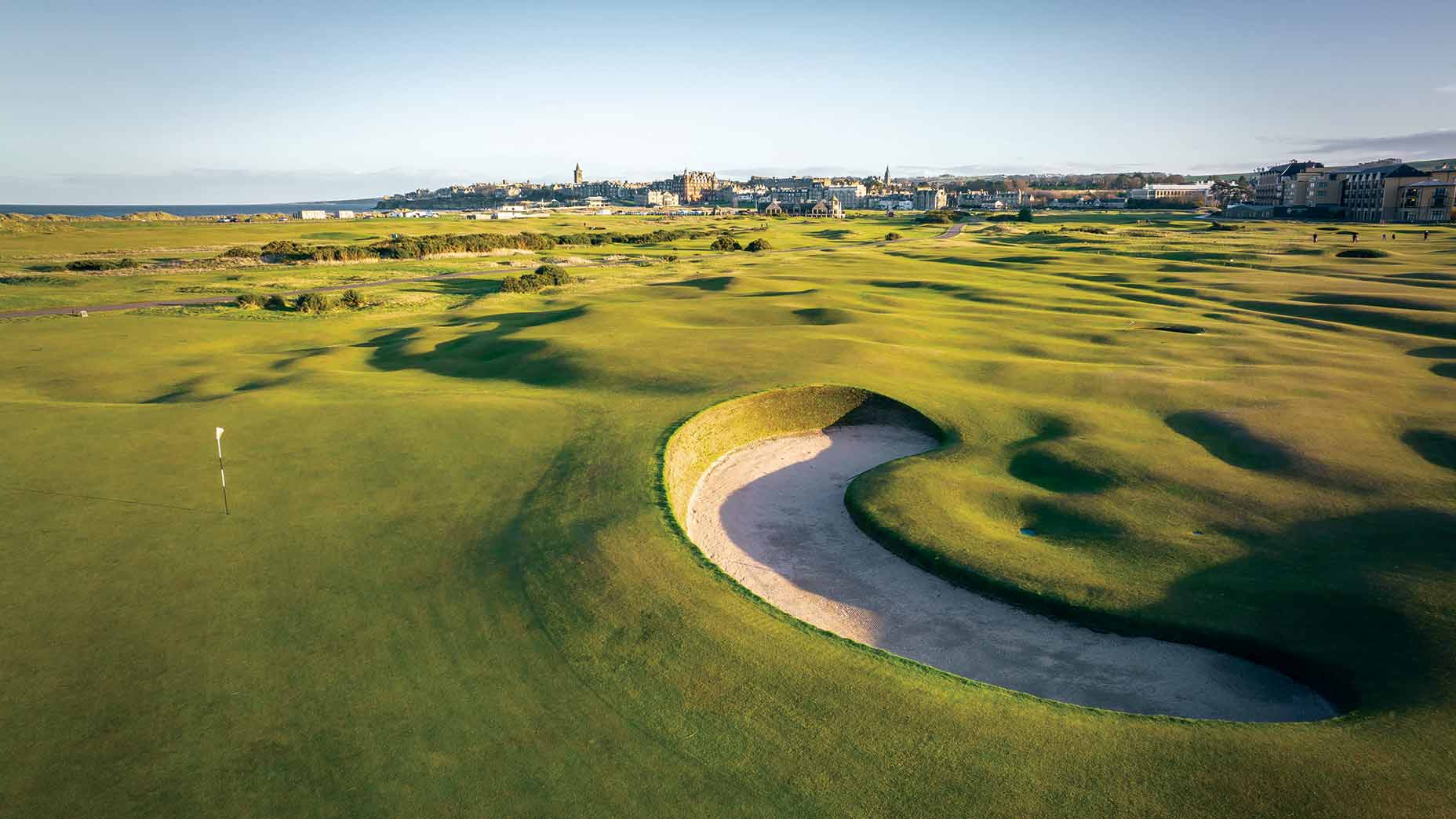 The Cartgate bunker on the par-4 3rd is comma-shaped &mdash; and coma-inducing if you&rsquo;re unlucky enough to get caught in its depths.