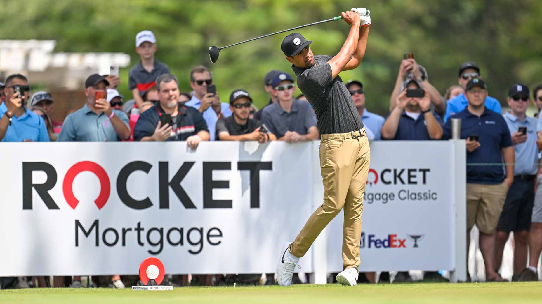 Tony Finau tees off at 2022 Rocket Mortgage Classic