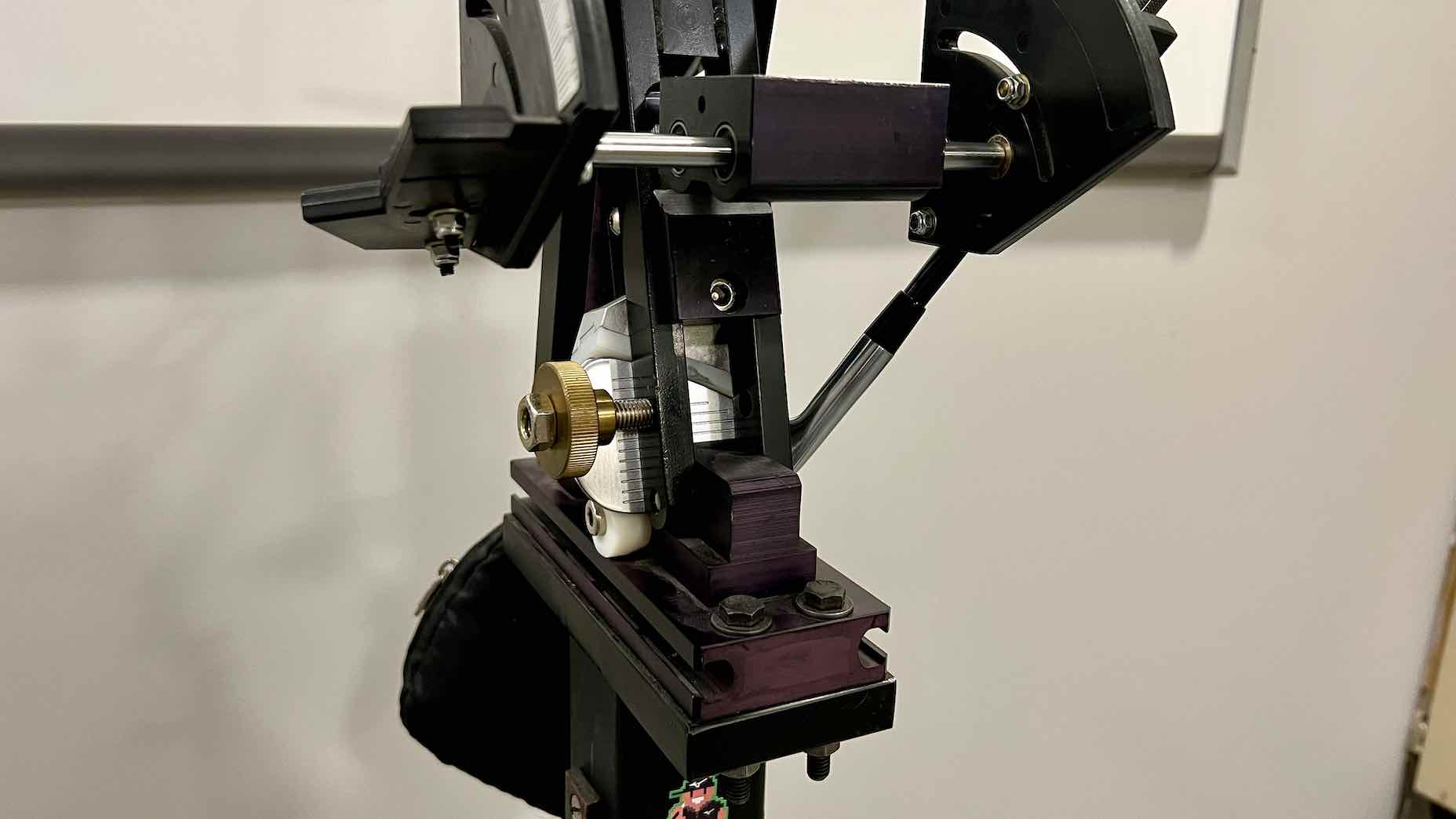 Lie and loft machine