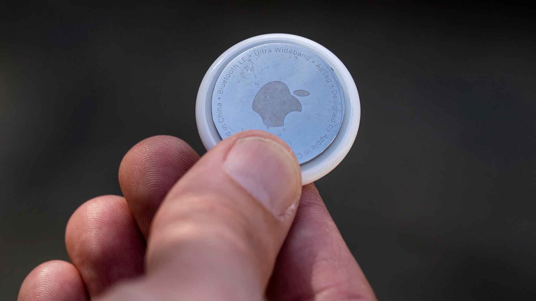 airtag in hand