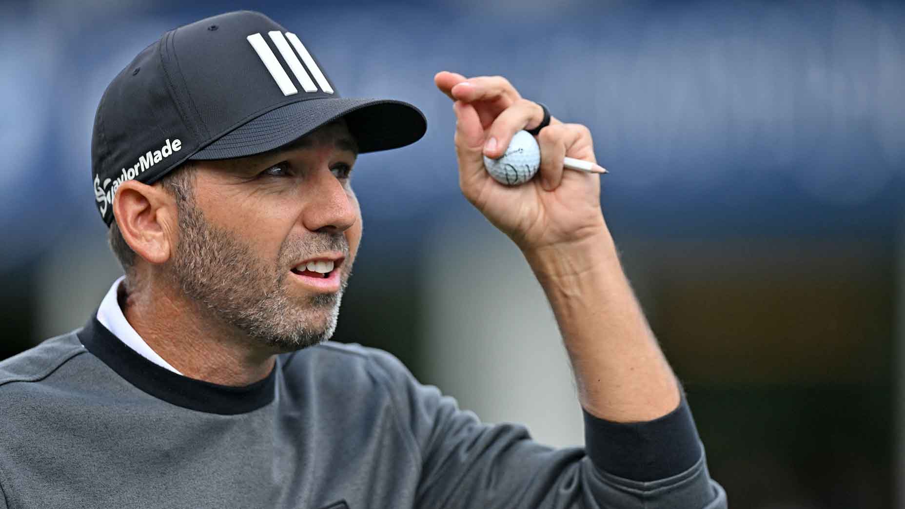 sergio garcia touches hat dp world tour