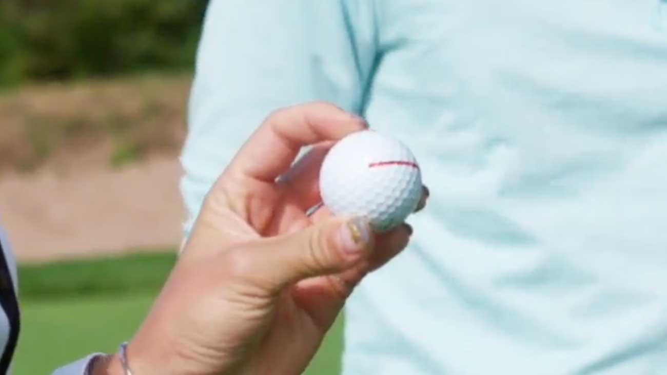 So Yeon Ryu putting tips