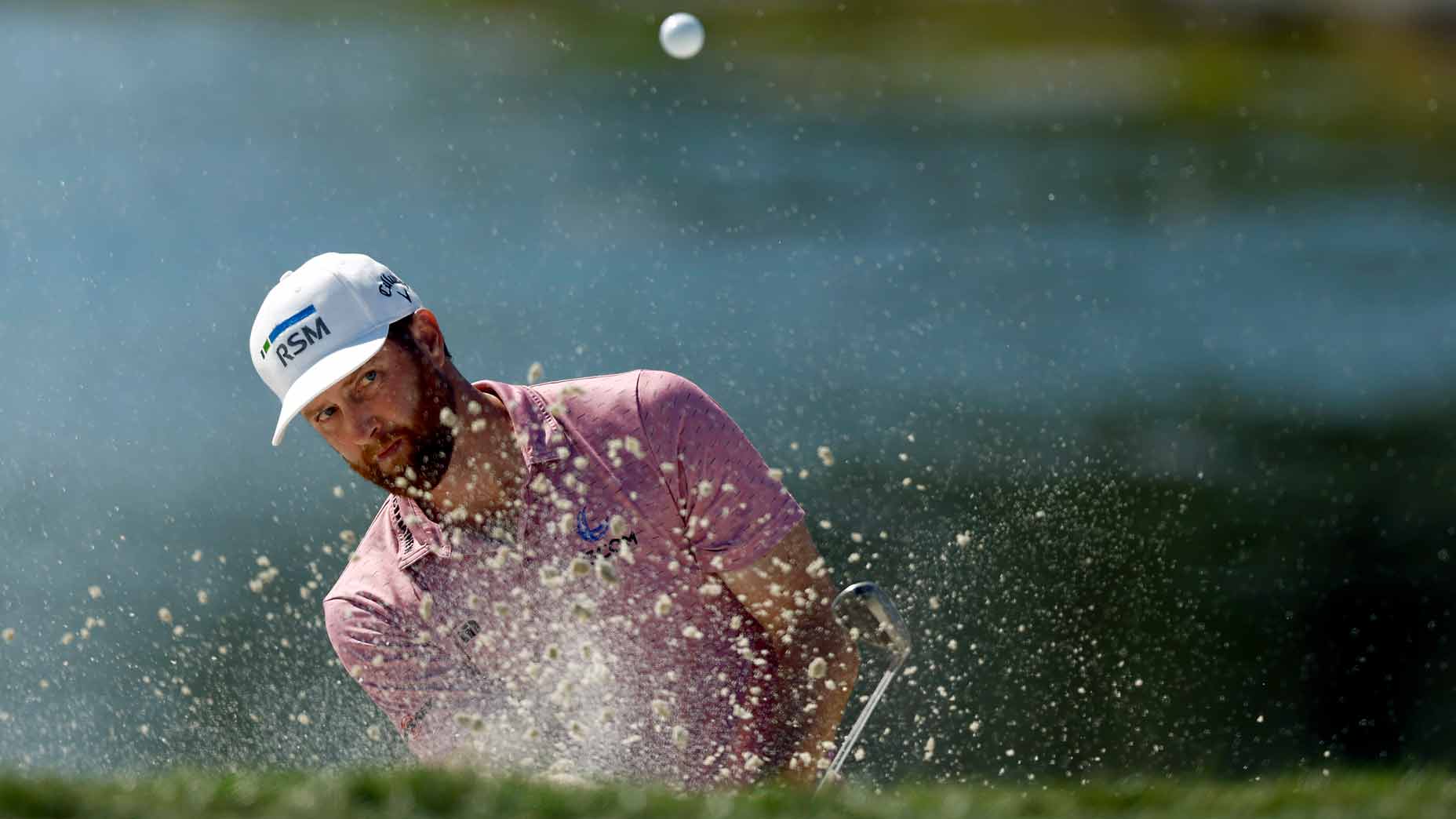 chris kirk hits bunker shot