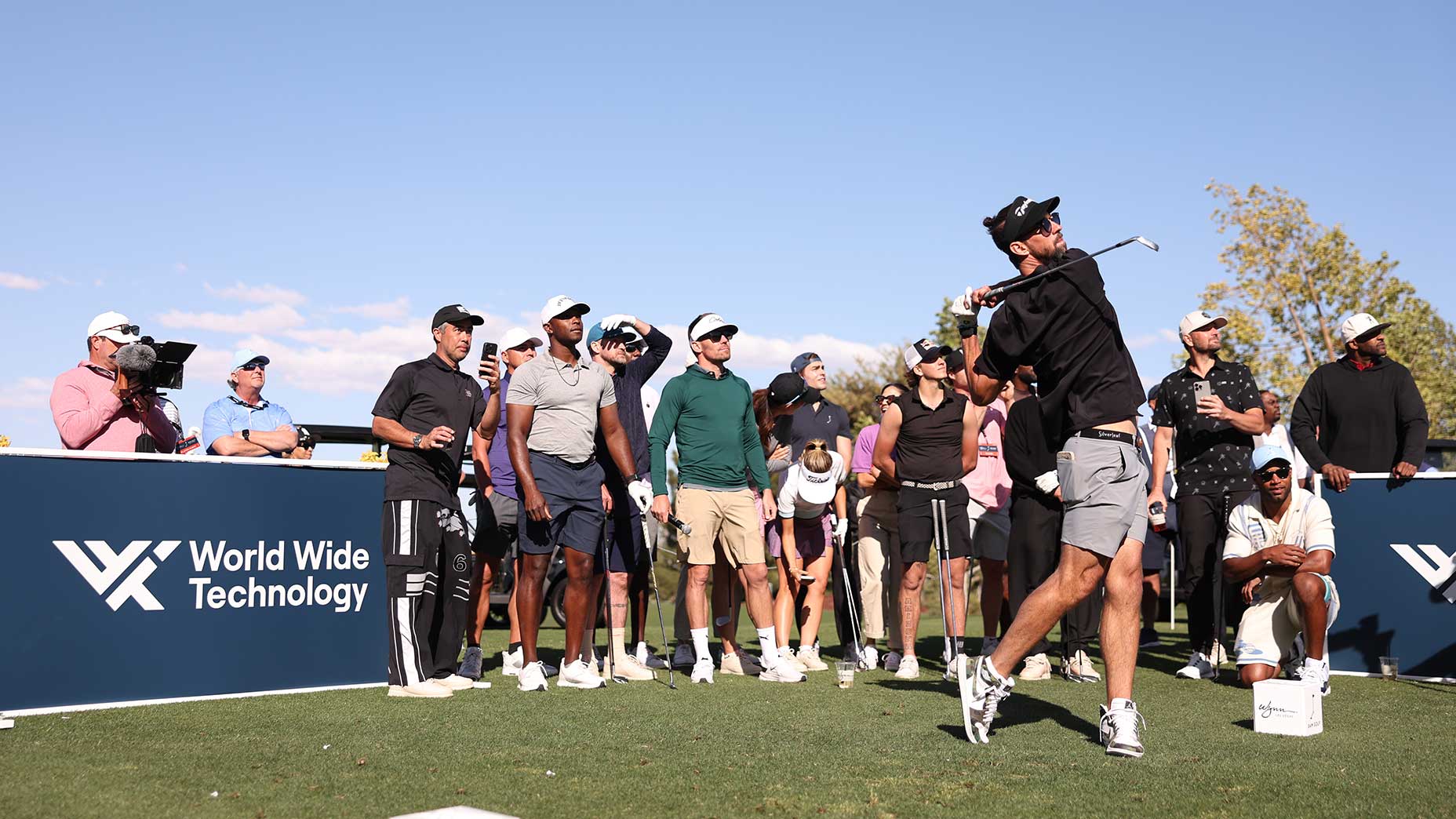 Michael Phelps hits a shot during the 2025 8AM Invitational at Wynn Las Vegas.