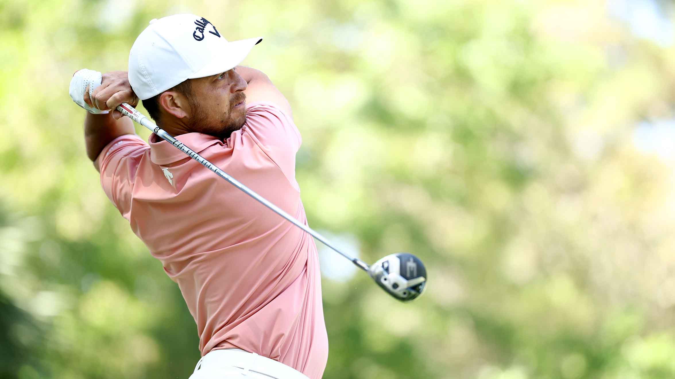 xander schaufelle hitting a fairway wood