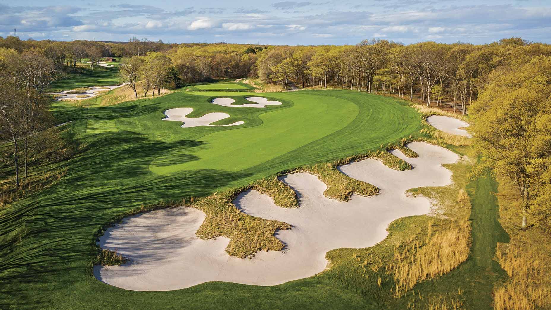 the 4th hole at bethpage black