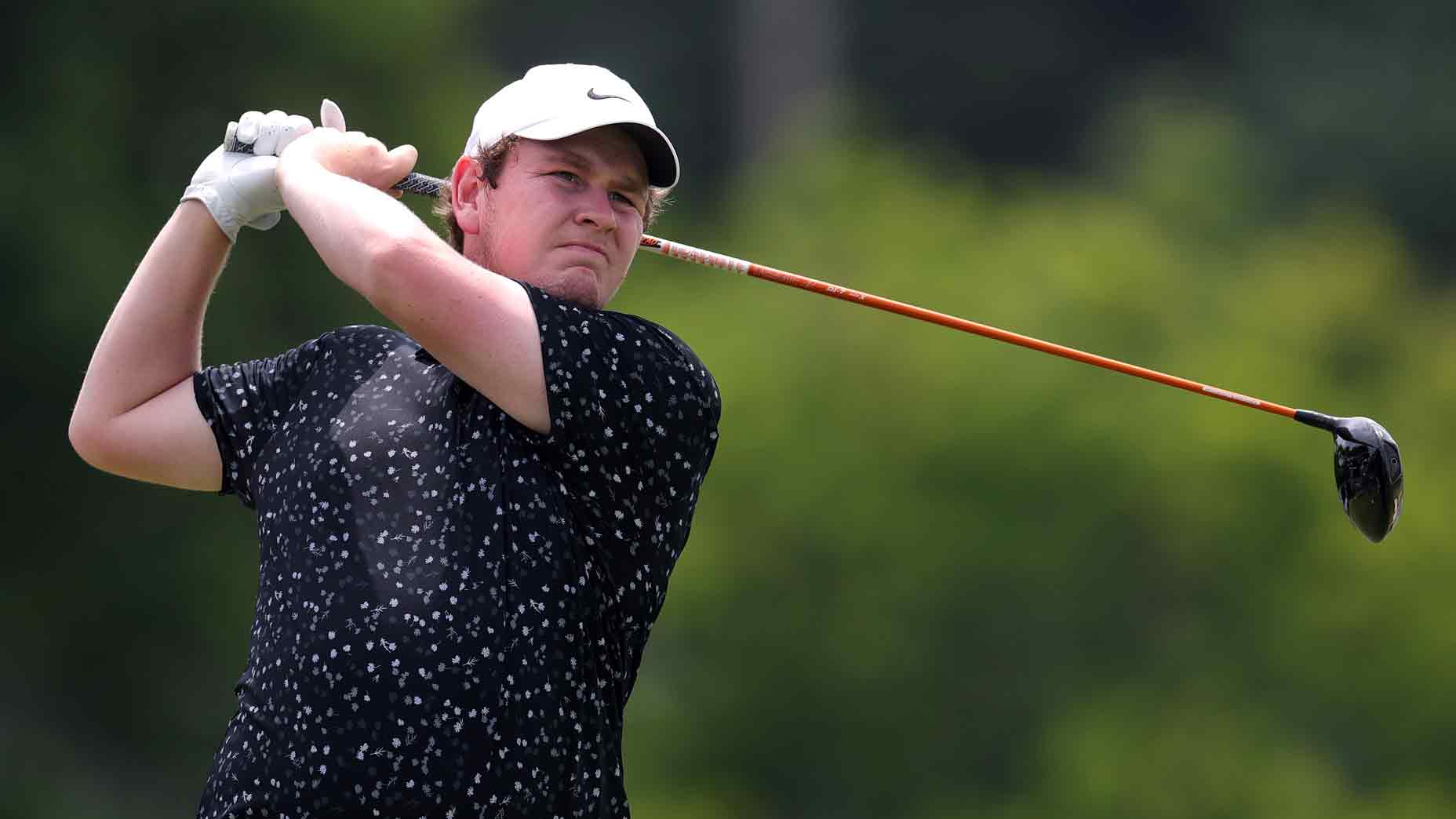 Robert MacIntyre of Scotland plays his shot from the fifth tee during the final round of the 125th U.S. OPEN at Oakmont Country Club on June 15, 2025 in Oakmont, Pennsylvania.