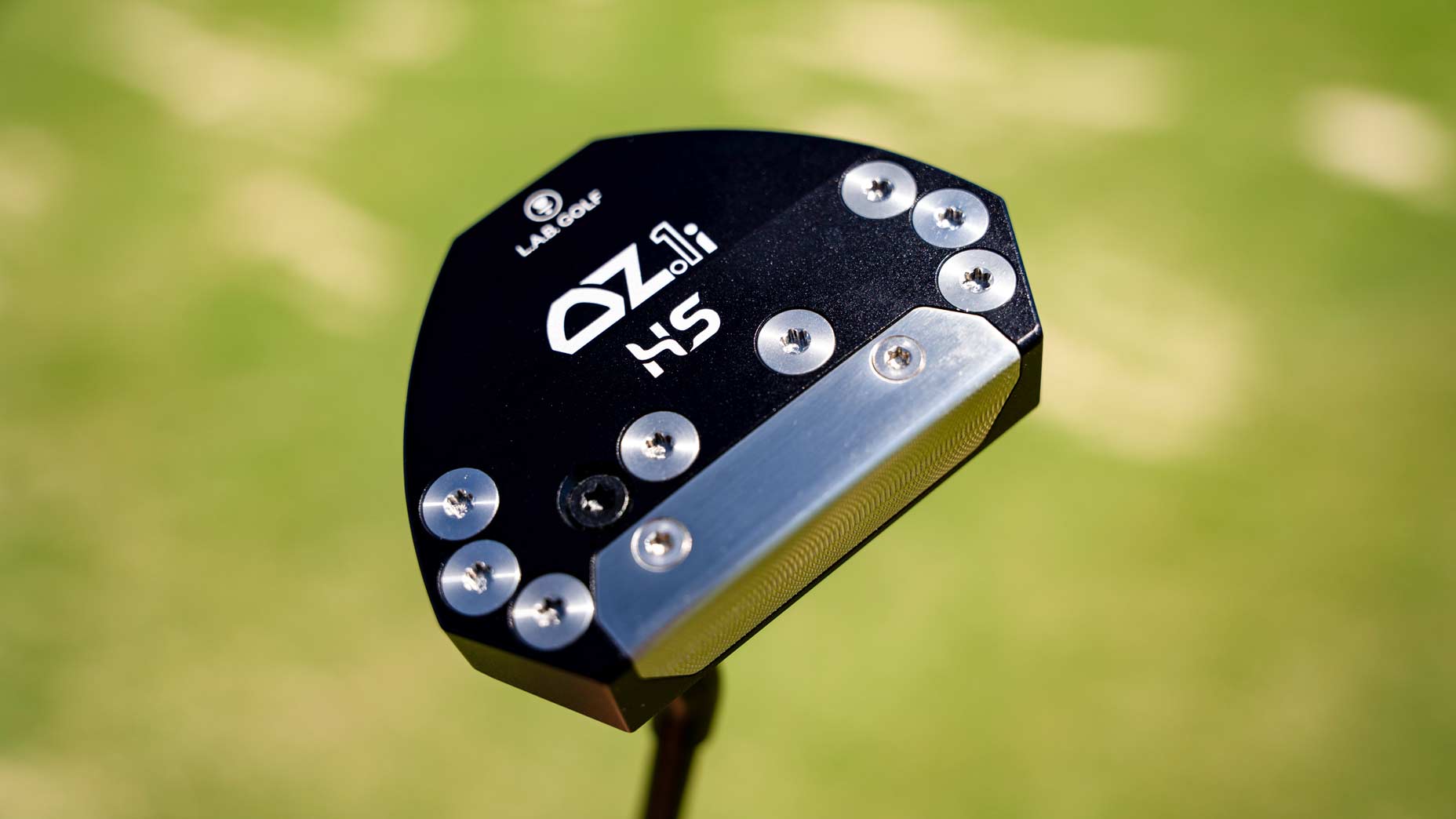 View of OZ.1i HS putter sole on golf course