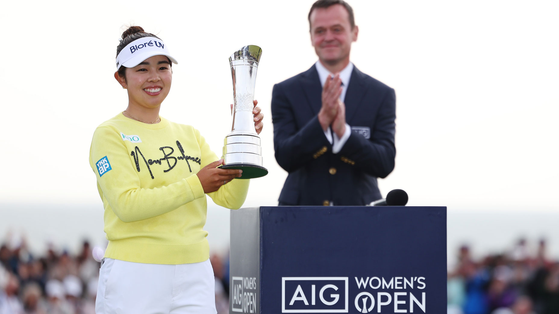 Miyu Yamashita holds the AIG Women's Open trophy