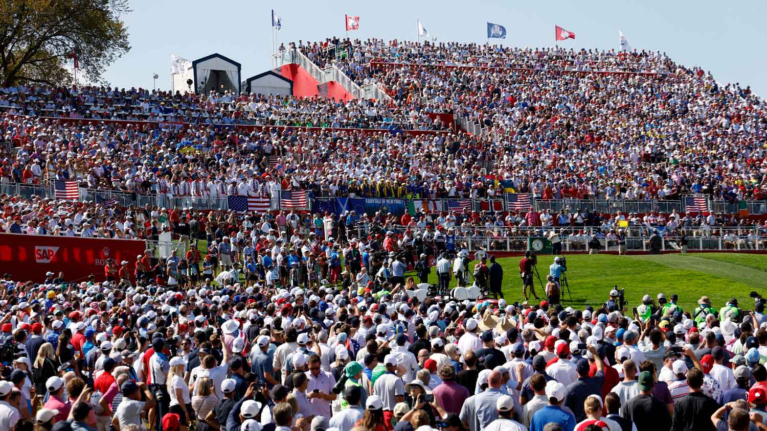 Matt Fitzpatrick of Team Europe plays his shot from the first tee during the Sunday singles matches of the 2025 Ryder Cup at Black Course at Bethpage State Park Golf Course