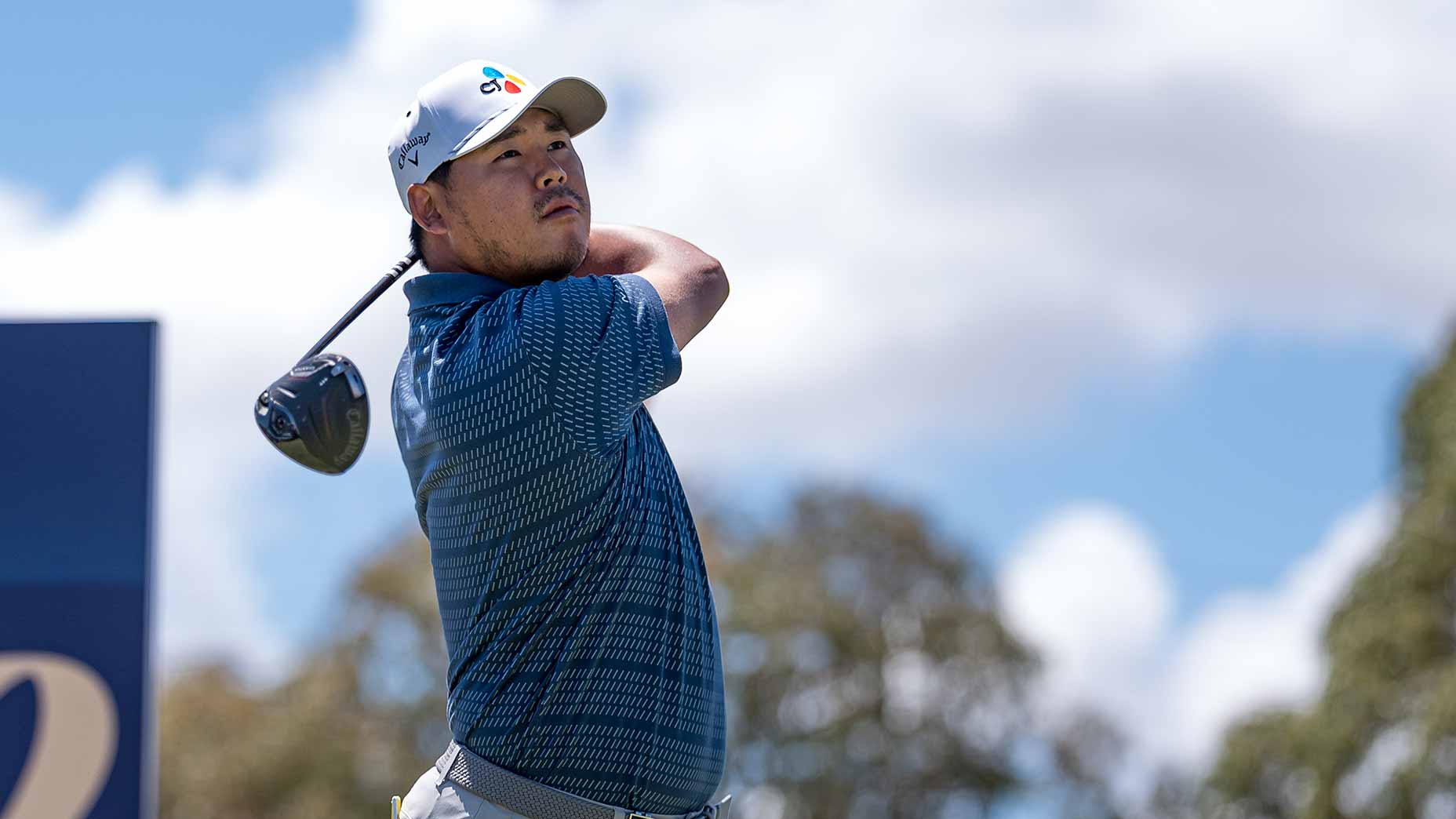 si woo kim swings driver at the Crown Australian Open in blue shirt and white hat